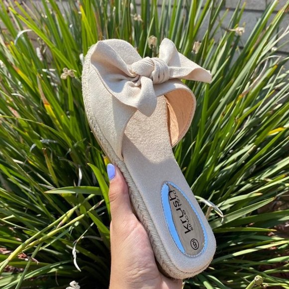 Pretty Little Thing Bow Suede Sandal 7.5 - Picture 2 of 8